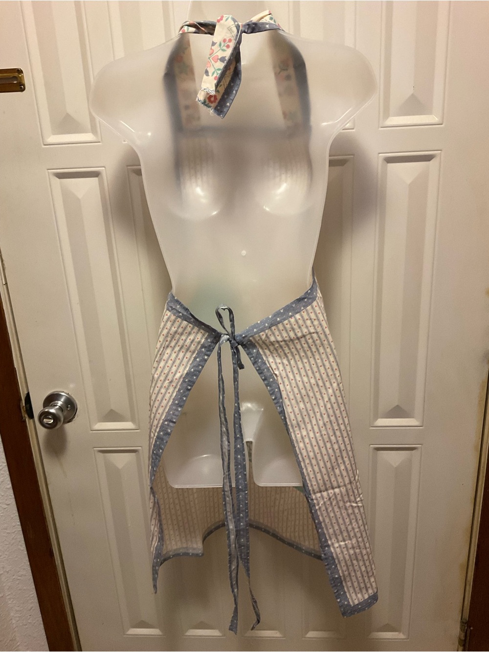 Vintage women’s kitchen bib style full apron with hearts & flowers geese farm - Picture 6 of 8